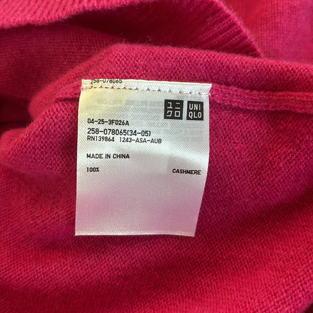 NWOT cashmere Uniqlo v neck sweater - Picture 5 of 5